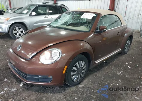 2013 Volkswagen Beetle 2.5L z USA, uszkodzony, nr VIN 3VW5X7AT9DM831483